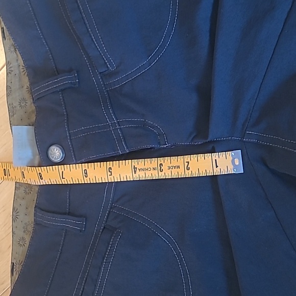 Athleta Dipper Shorts 9" Inseam - Picture 11 of 11